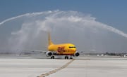 Primer vuelo de carga de DHL que llega al AIFA,luego del decreto presidencial de AMLO. Foto: Diego Simón / EL UNIVERSAL