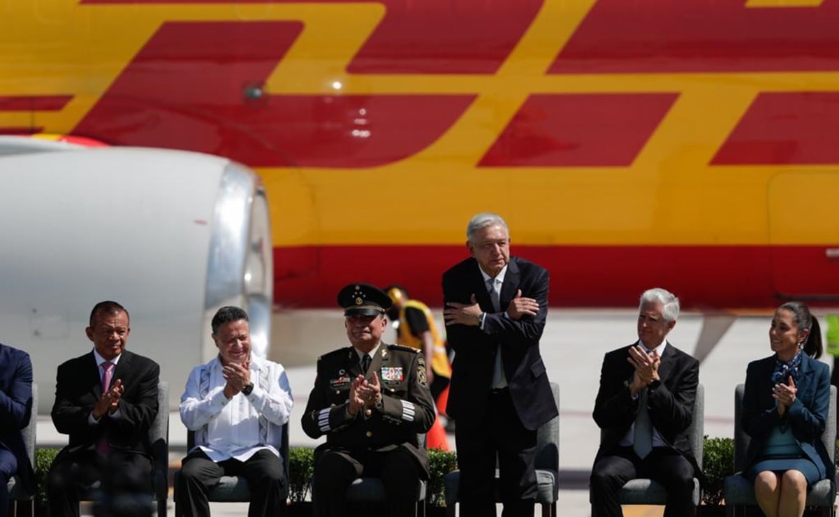 Primer vuelo de carga de DHL que llega al AIFA,luego del decreto presidencial de AMLO. Foto: Diego Simón / EL UNIVERSAL