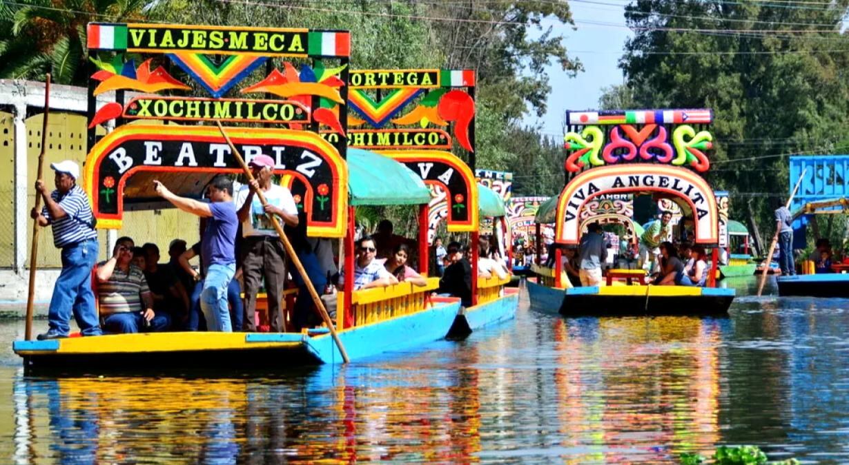 Xochimilco cuenta con 10 embarcaderos, y el precio por viaje en trajinera es de $600 pesos por hora. Ojo, es por hora y no por persona. Foto: Archivo EL UNIVERSAL