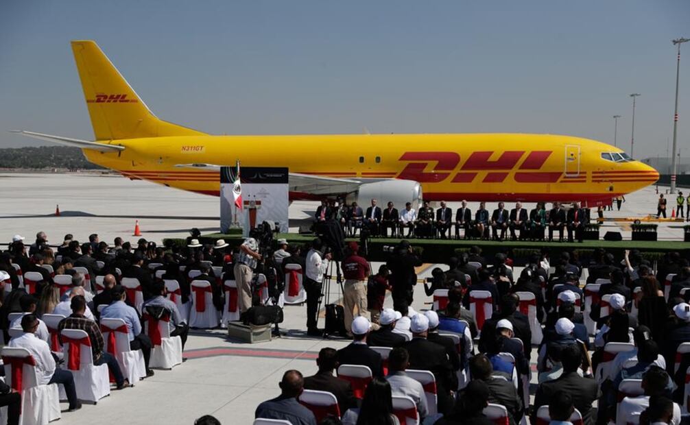 Primer vuelo de carga de DHL que llega al AIFA, luego del decreto presidencial de AMLO. Foto: Diego Simón / EL UNIVERSAL