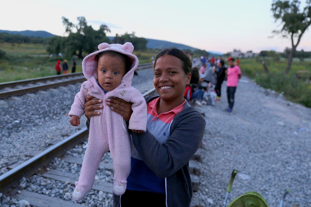 Migrantes buscan subir al tren para continuar su camino hacía Estados Unidos
FOTO Diego Prado